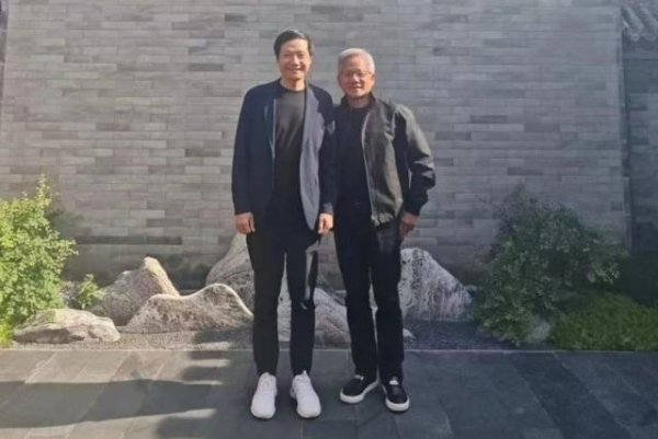 配资专业网上配资 黄仁勋与雷军亲密合影曝光，今年第三次来华